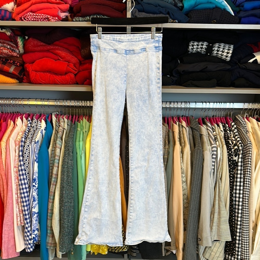 Frame Size 1 Capisio Wash pull on flare blue jeans